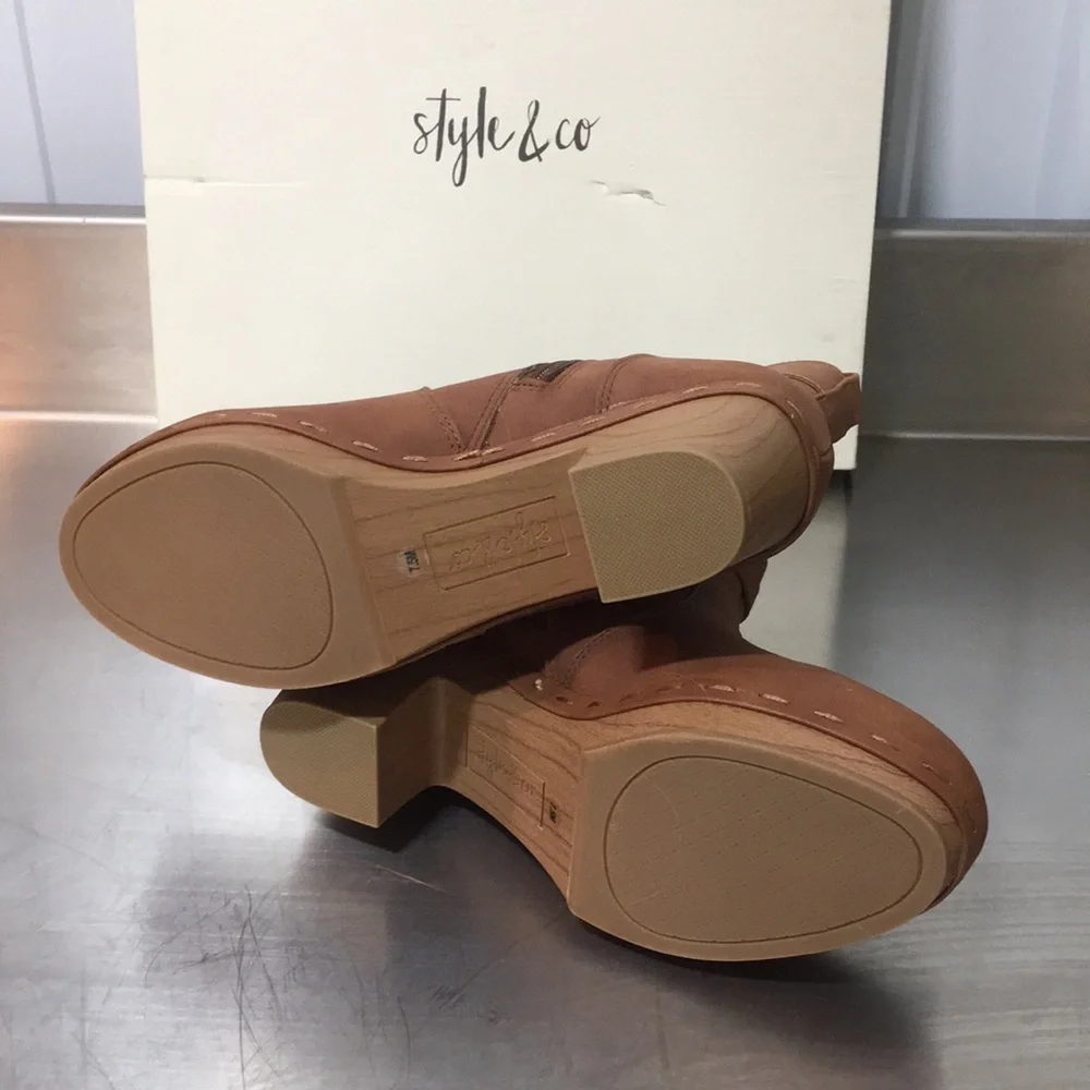New WB Woman’s Style & Co. Women's Brown Ankle Boots